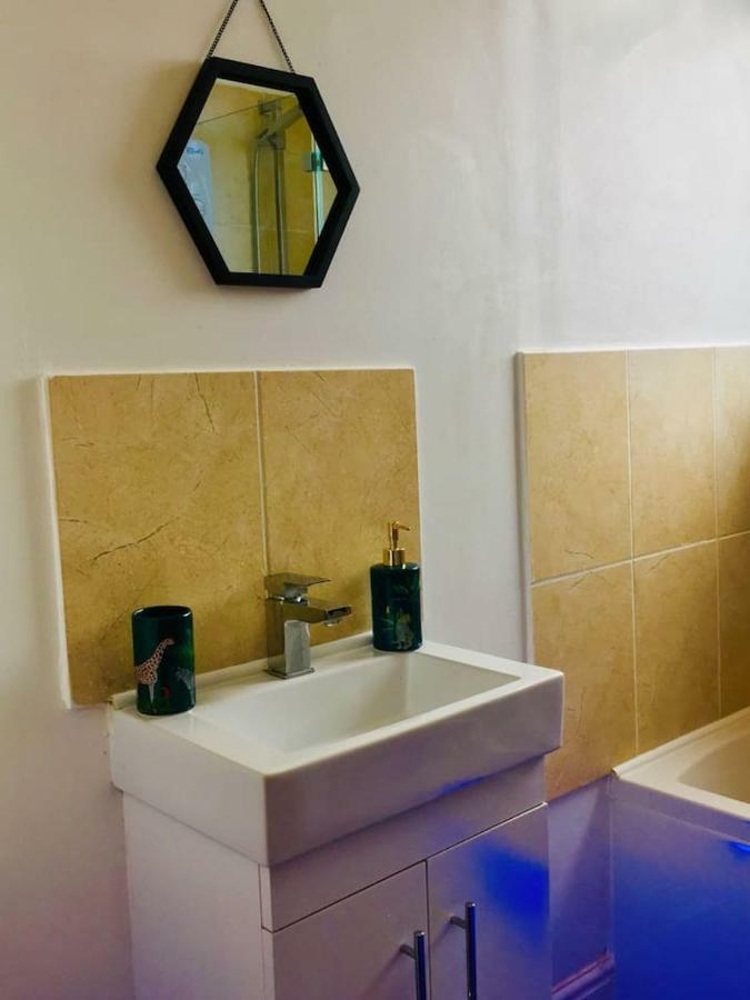 Spacious Apartment In The Heart Of St Leonards Newport Beach Exterior foto